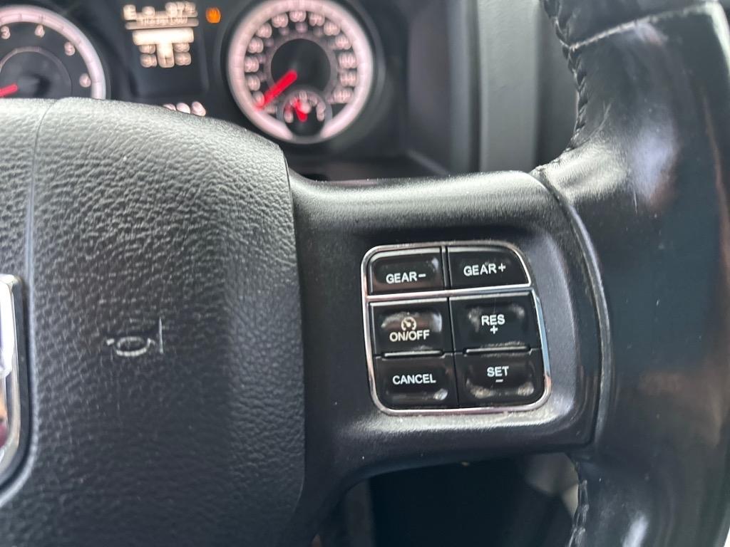 RAM 1500 4WD Crew Cab 140.5" Big Horn 2015