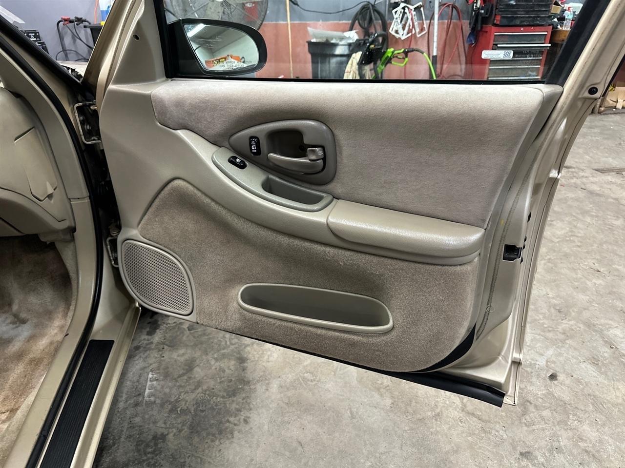 Chevrolet Lumina 4dr Sdn LS 1999