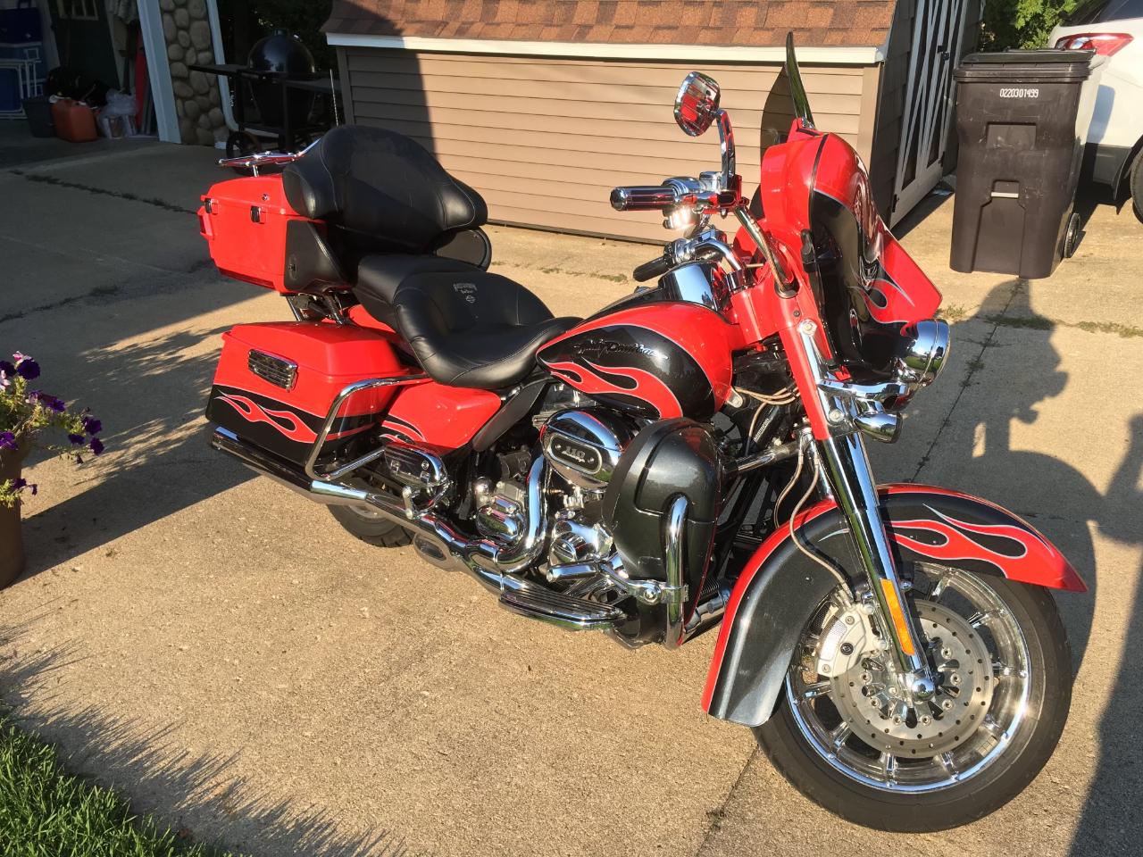 2010 Harley-Davidson CVO Screamin Eagle Ultra Classic Electra Glide 