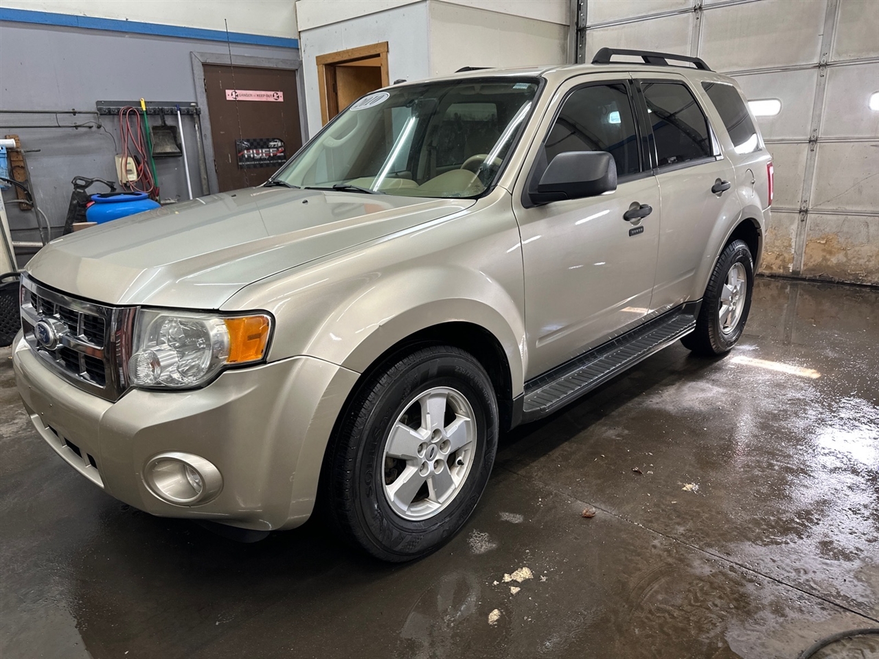 Ford Escape FWD 4dr XLT 2010
