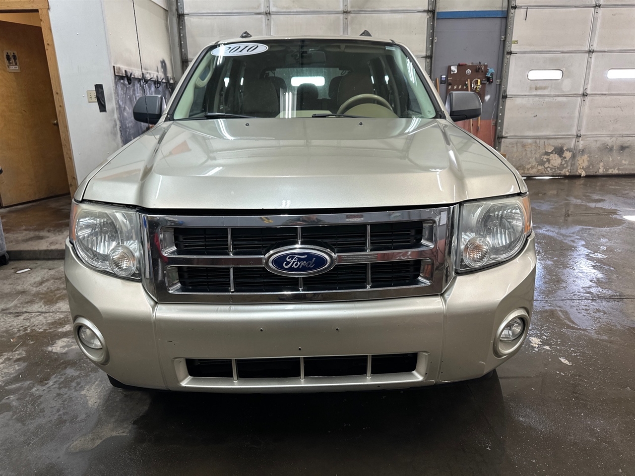 Ford Escape FWD 4dr XLT 2010