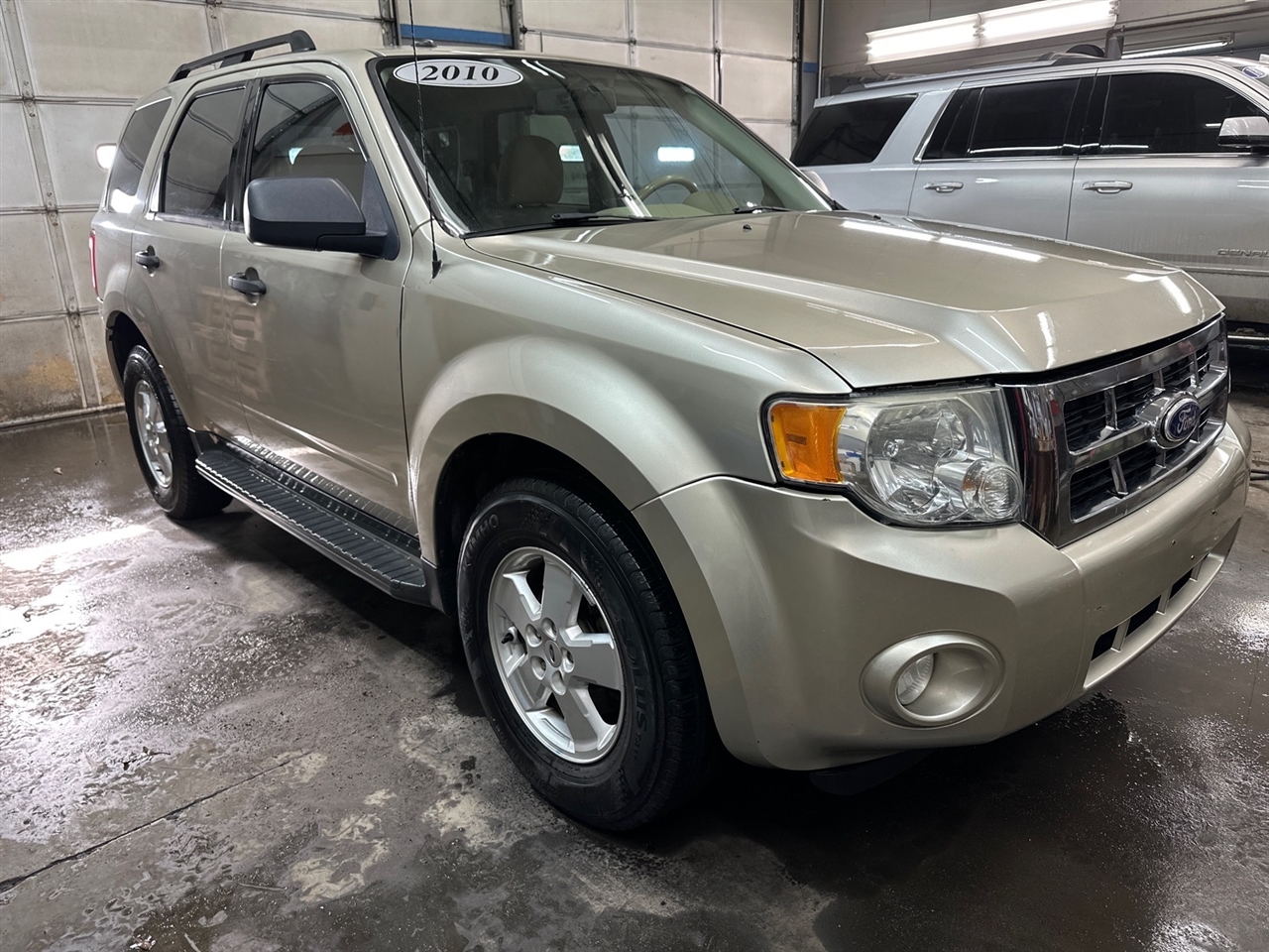 Ford Escape FWD 4dr XLT 2010