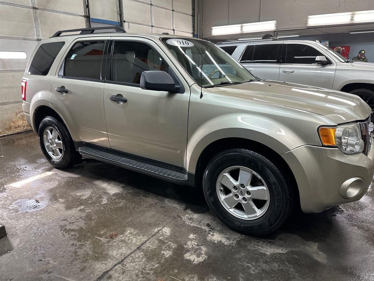 Ford Escape FWD 4dr XLT 2010