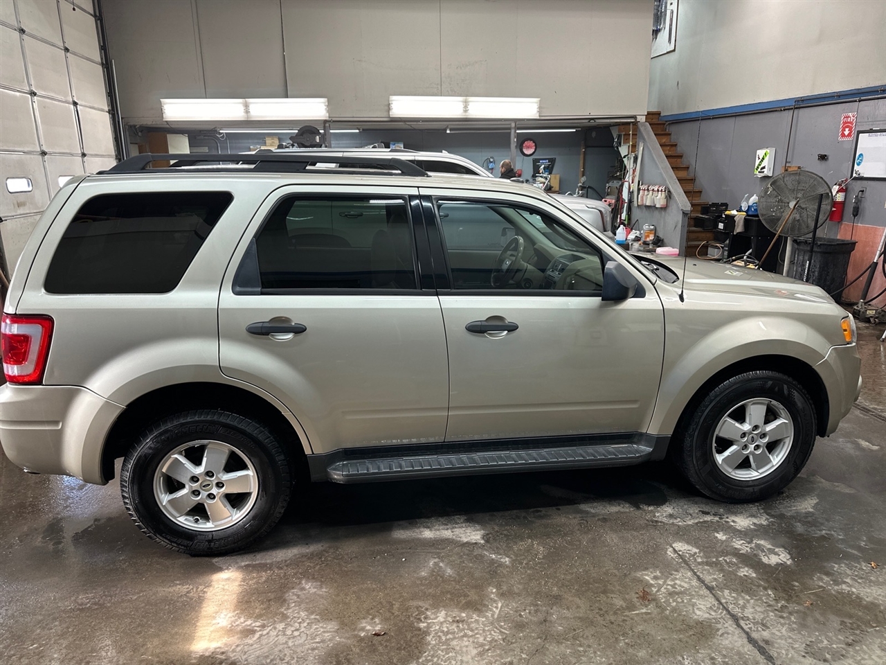 Ford Escape FWD 4dr XLT 2010