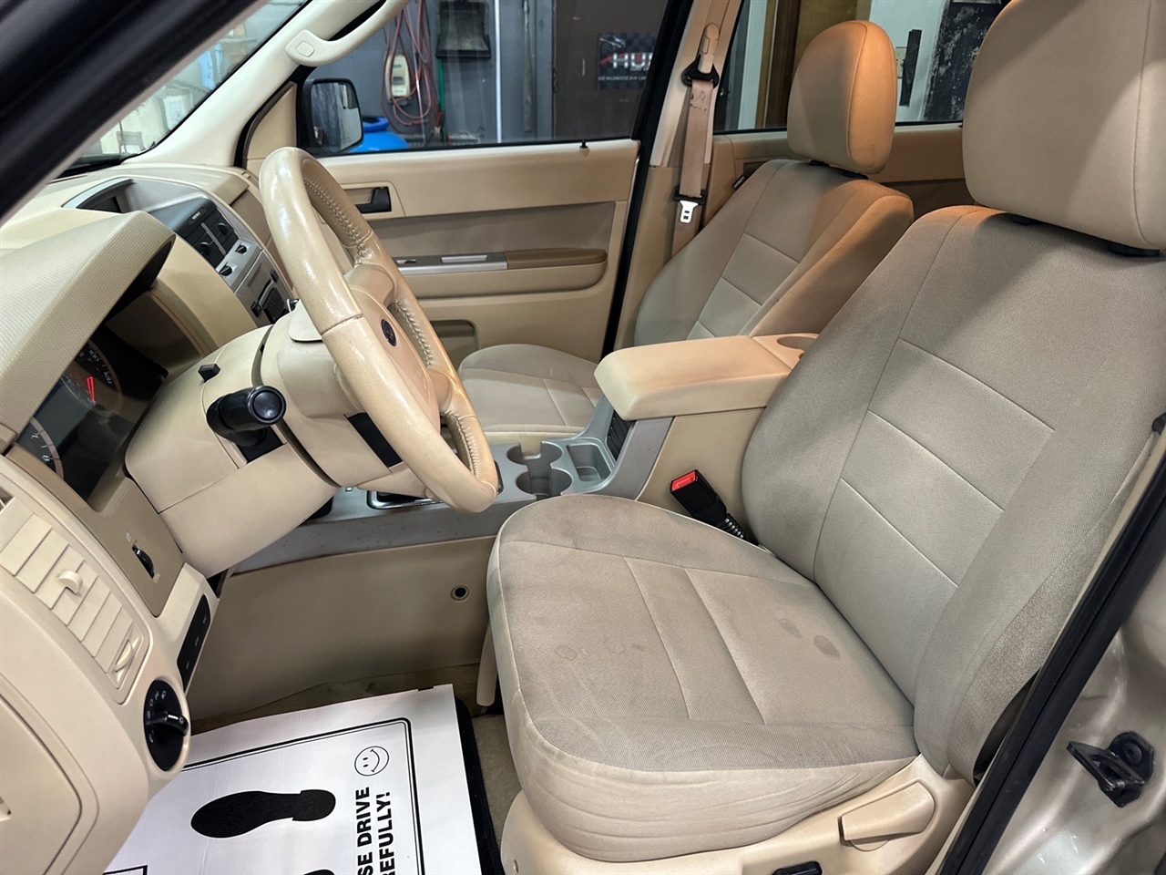 Ford Escape FWD 4dr XLT 2010