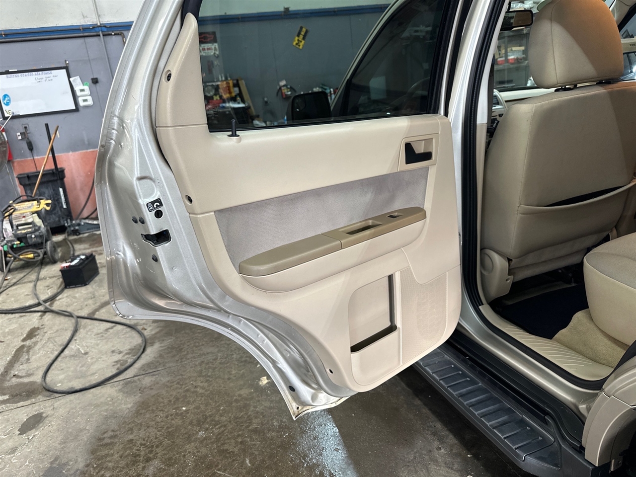 Ford Escape FWD 4dr XLT 2010