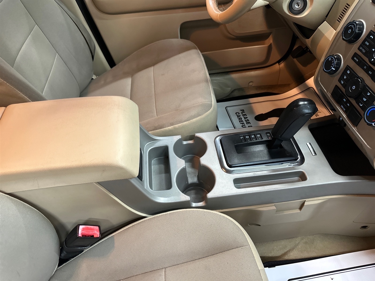 Ford Escape FWD 4dr XLT 2010