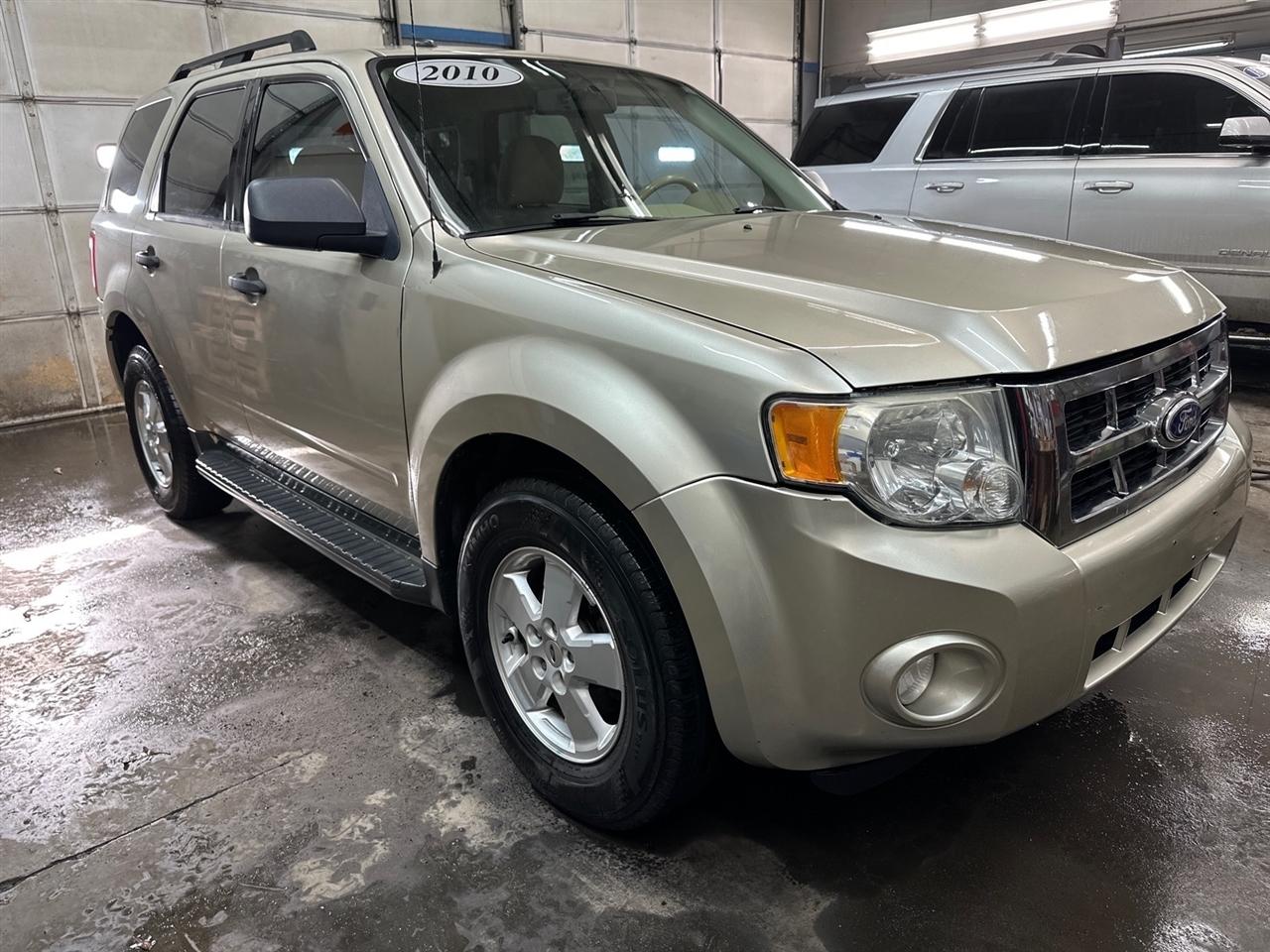 Ford Escape FWD 4dr XLT 2010