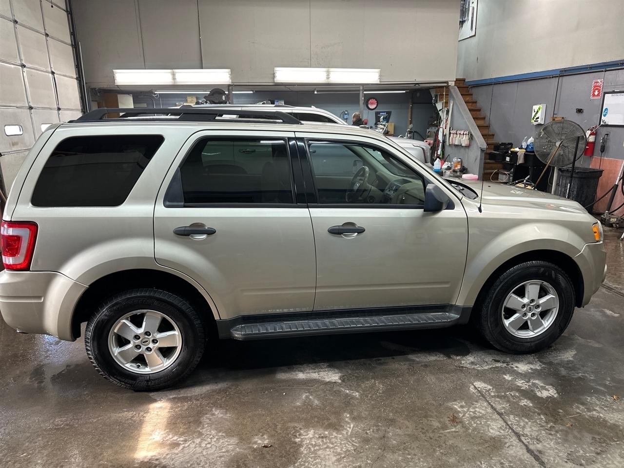 Ford Escape FWD 4dr XLT 2010