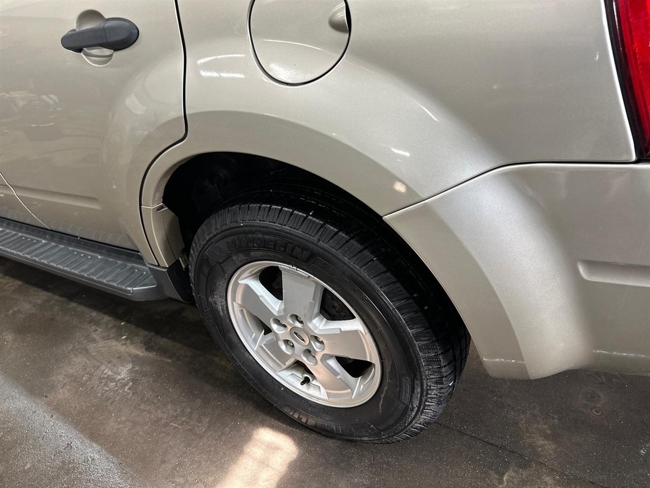 Ford Escape FWD 4dr XLT 2010