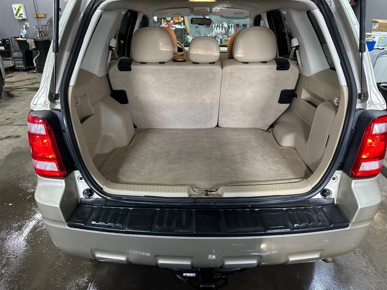 Ford Escape FWD 4dr XLT 2010