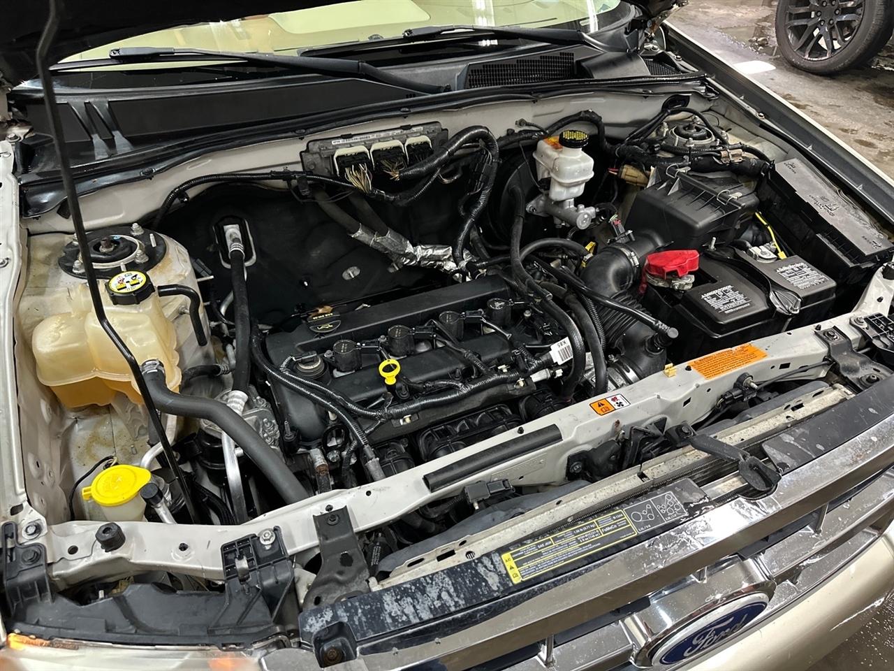 Ford Escape FWD 4dr XLT 2010