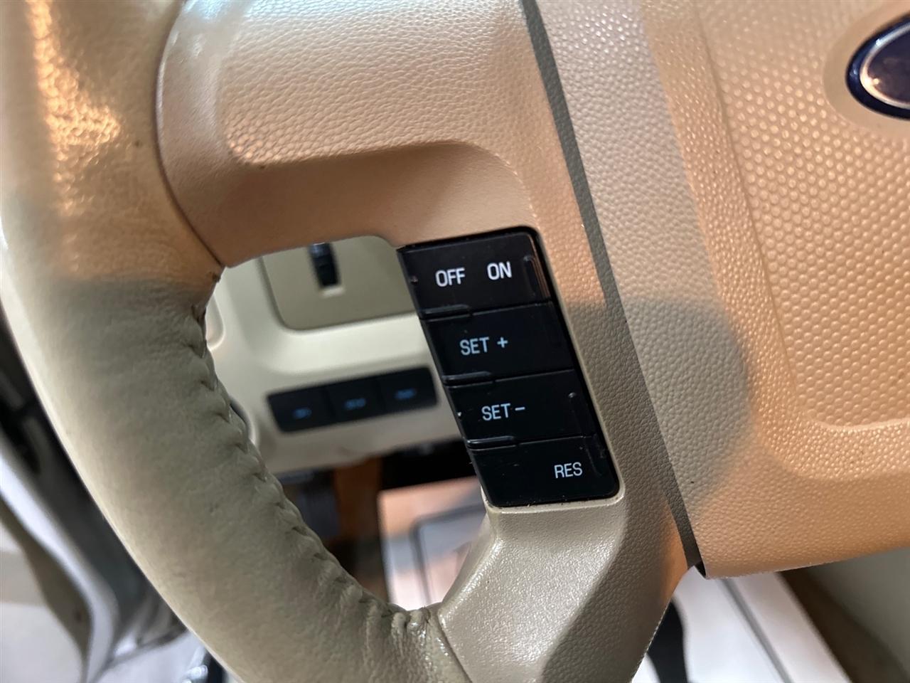 Ford Escape FWD 4dr XLT 2010