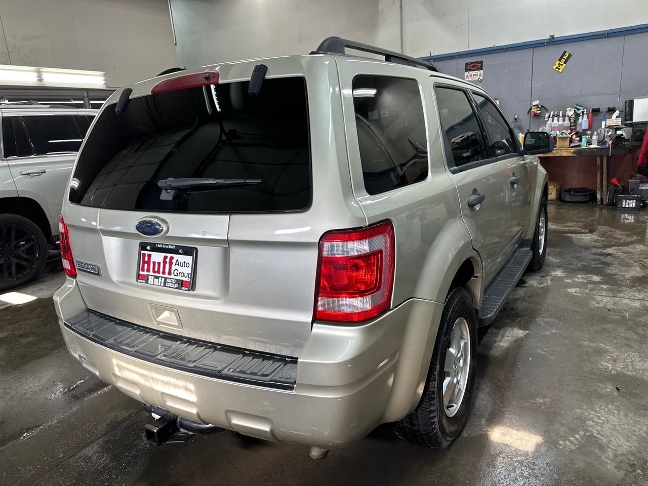 Ford Escape FWD 4dr XLT 2010