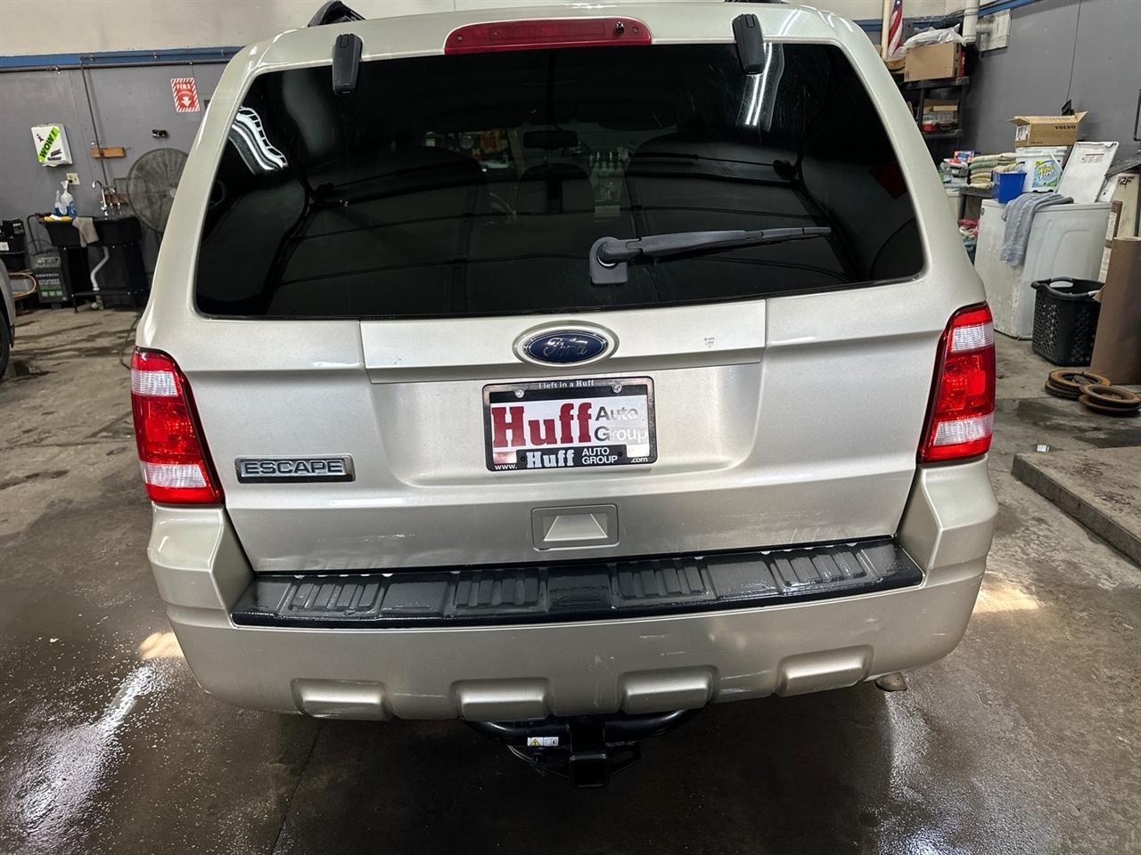 Ford Escape FWD 4dr XLT 2010