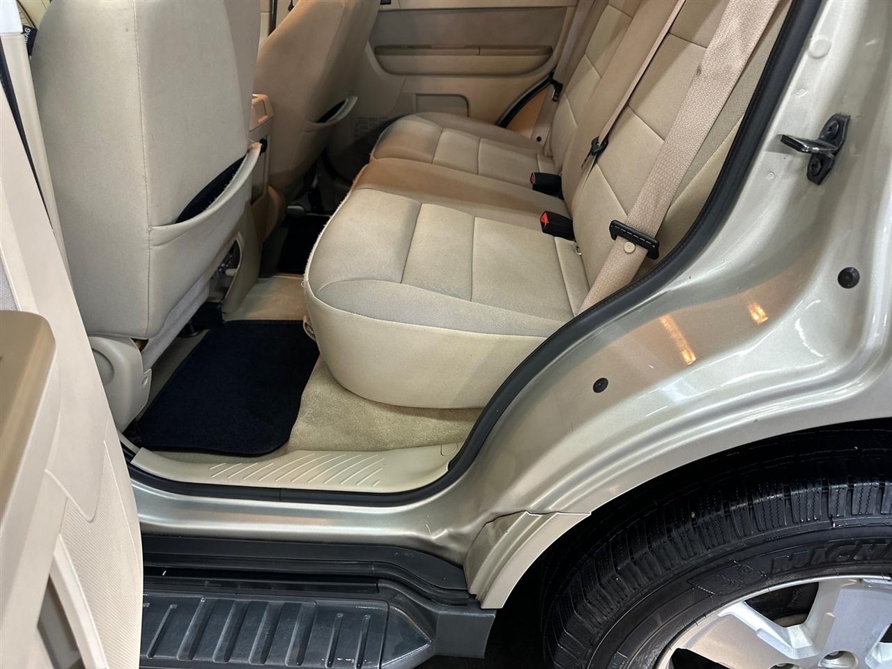 Ford Escape FWD 4dr XLT 2010