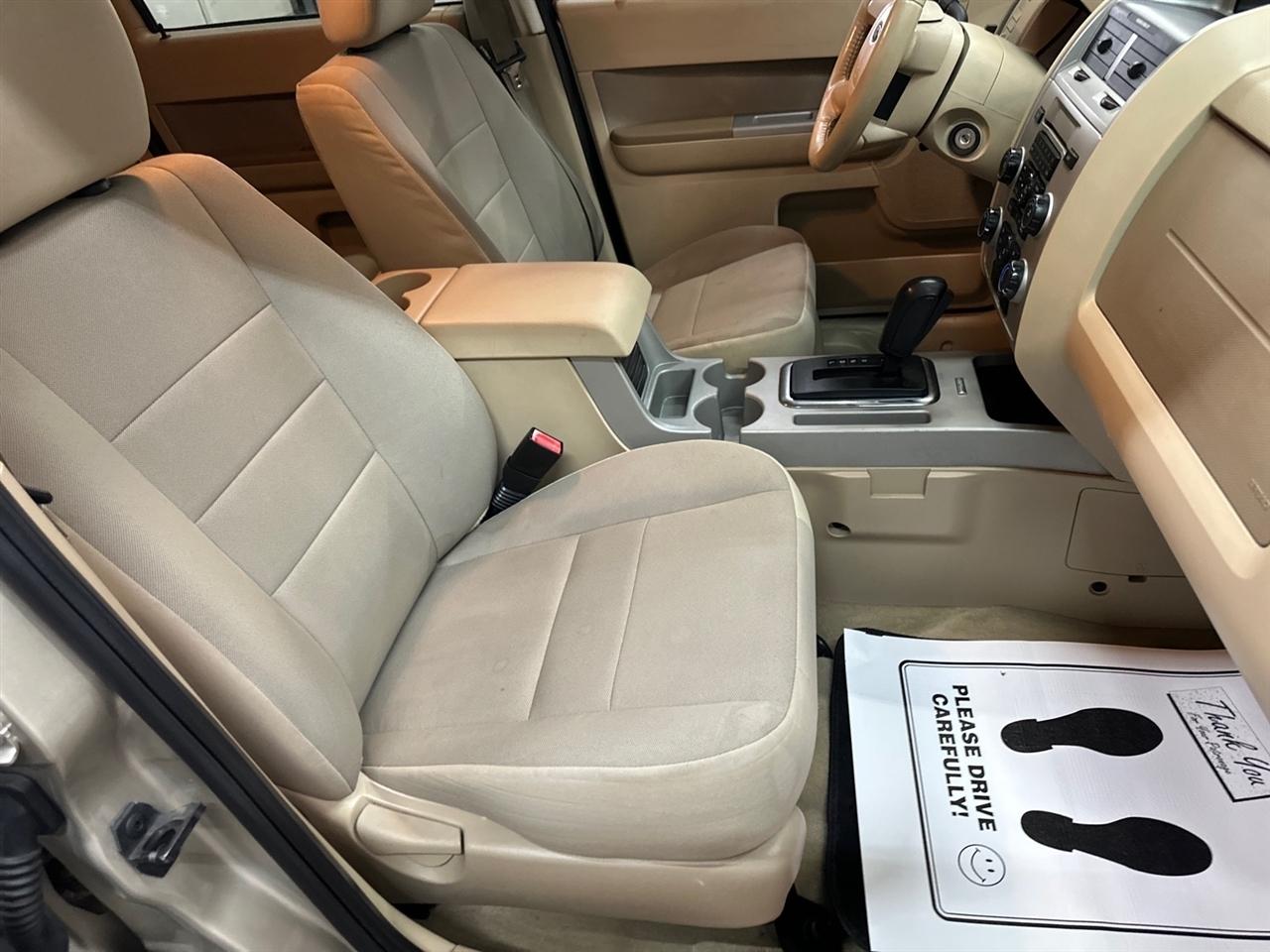 Ford Escape FWD 4dr XLT 2010