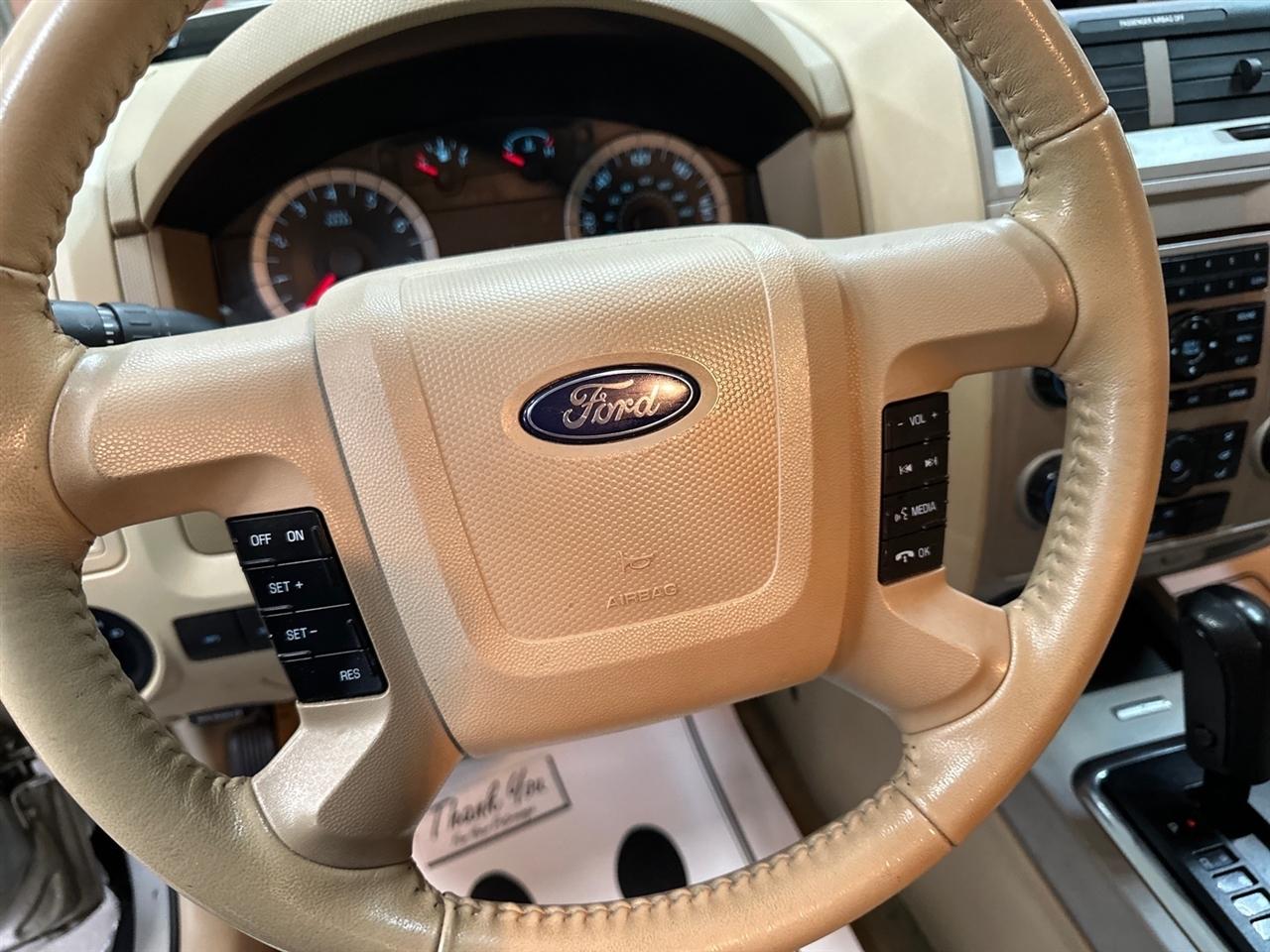 Ford Escape FWD 4dr XLT 2010