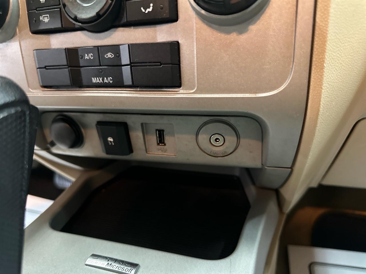 Ford Escape FWD 4dr XLT 2010