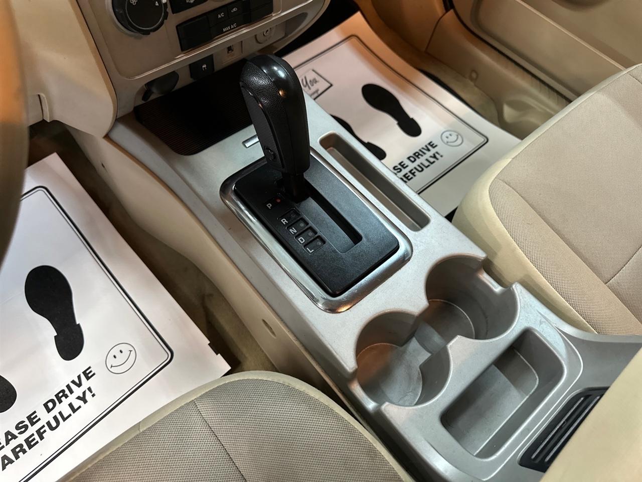 Ford Escape FWD 4dr XLT 2010