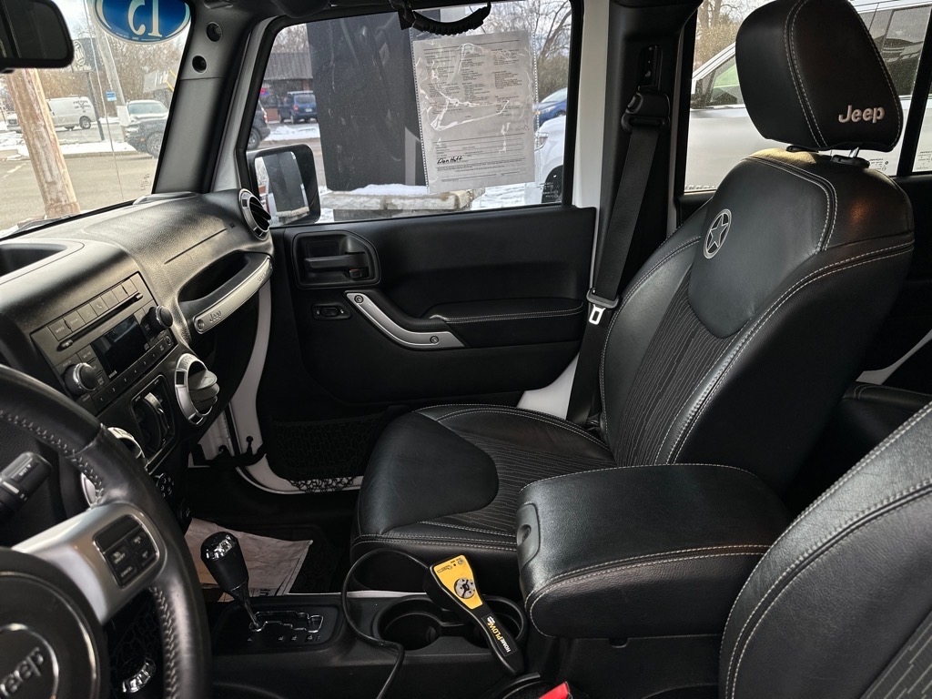 Jeep Wrangler Unlimited 4WD 4dr Freedom Edition *Ltd Avail* 2015 Jeep Wrangler Unlimited 4WD 4dr Freedom Edition *Ltd Avail* 2015