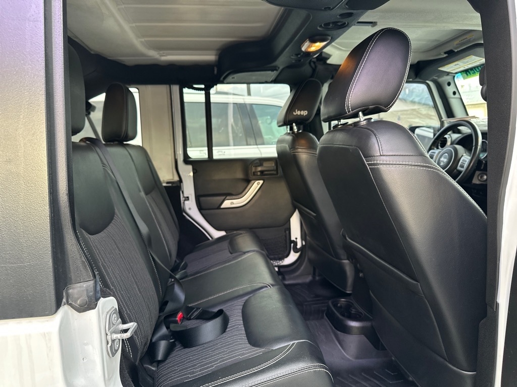 Jeep Wrangler Unlimited 4WD 4dr Freedom Edition *Ltd Avail* 2015 Jeep Wrangler Unlimited 4WD 4dr Freedom Edition *Ltd Avail* 2015