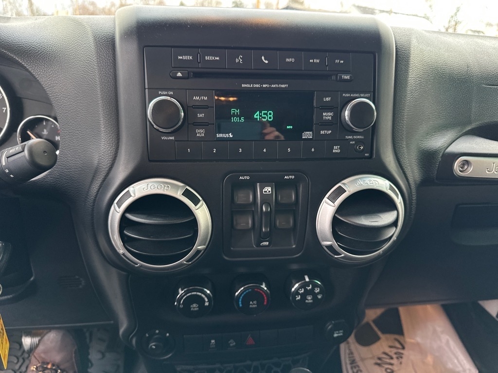 Jeep Wrangler Unlimited 4WD 4dr Freedom Edition *Ltd Avail* 2015 Jeep Wrangler Unlimited 4WD 4dr Freedom Edition *Ltd Avail* 2015