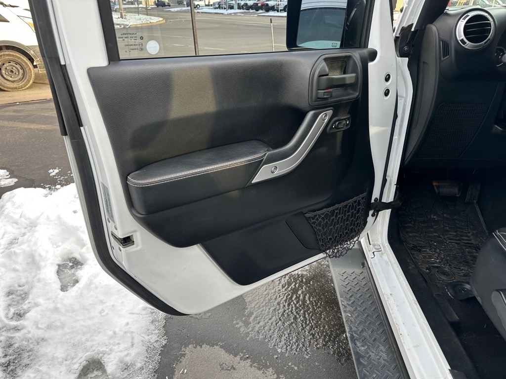 Jeep Wrangler Unlimited 4WD 4dr Freedom Edition *Ltd Avail* 2015 Jeep Wrangler Unlimited 4WD 4dr Freedom Edition *Ltd Avail* 2015