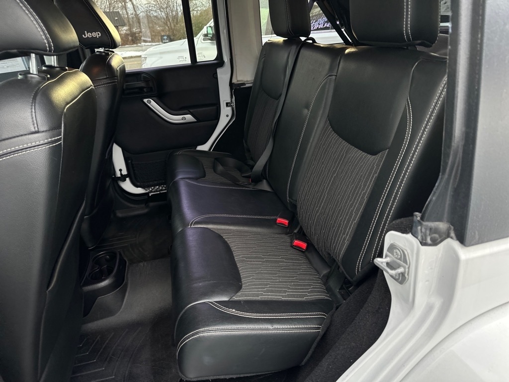 Jeep Wrangler Unlimited 4WD 4dr Freedom Edition *Ltd Avail* 2015 Jeep Wrangler Unlimited 4WD 4dr Freedom Edition *Ltd Avail* 2015