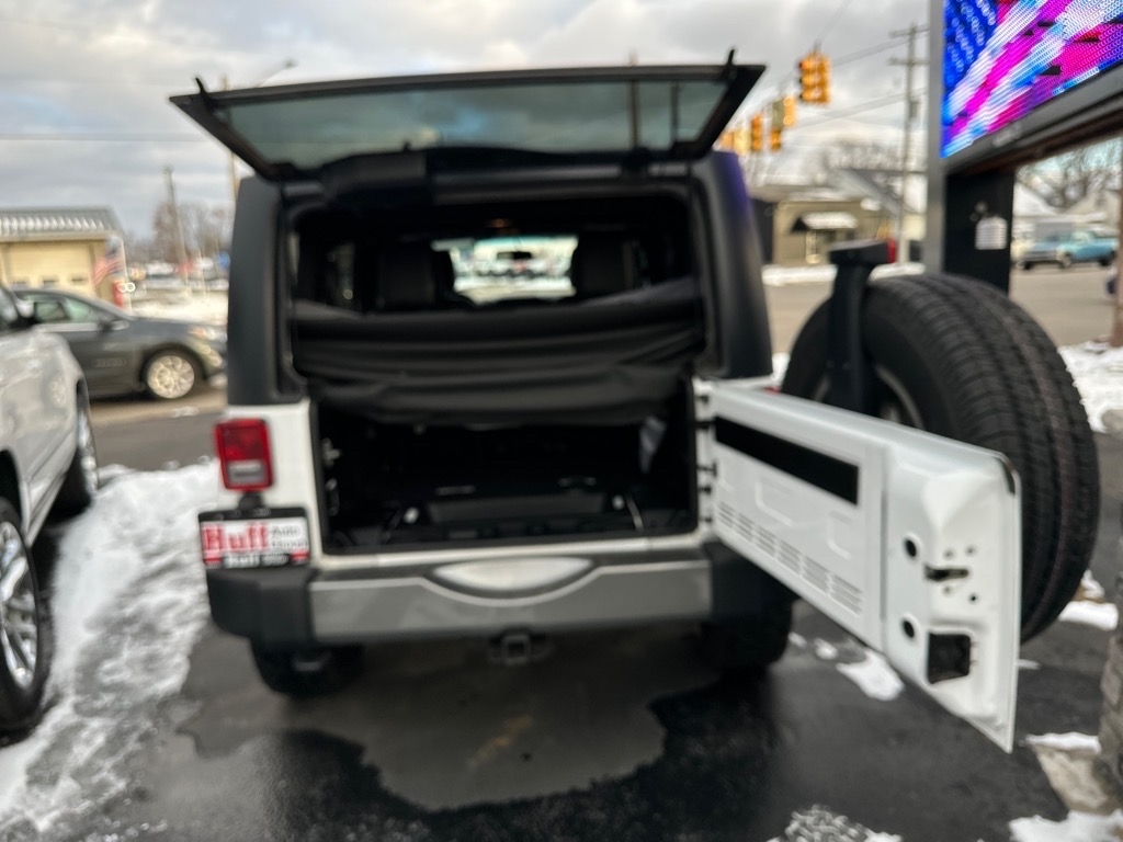 Jeep Wrangler Unlimited 4WD 4dr Freedom Edition *Ltd Avail* 2015 Jeep Wrangler Unlimited 4WD 4dr Freedom Edition *Ltd Avail* 2015