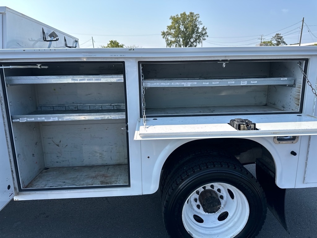 Ford Super Duty F-550 DRW 2WD Reg Cab 141" WB 60" CA XL 2016