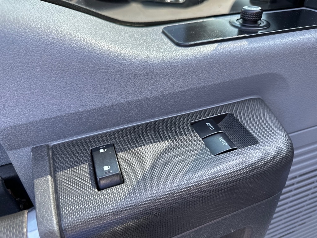 Ford Super Duty F-550 DRW 2WD Reg Cab 141" WB 60" CA XL 2016