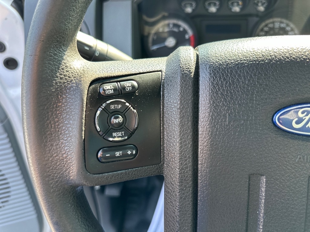 Ford Super Duty F-550 DRW 2WD Reg Cab 141" WB 60" CA XL 2016