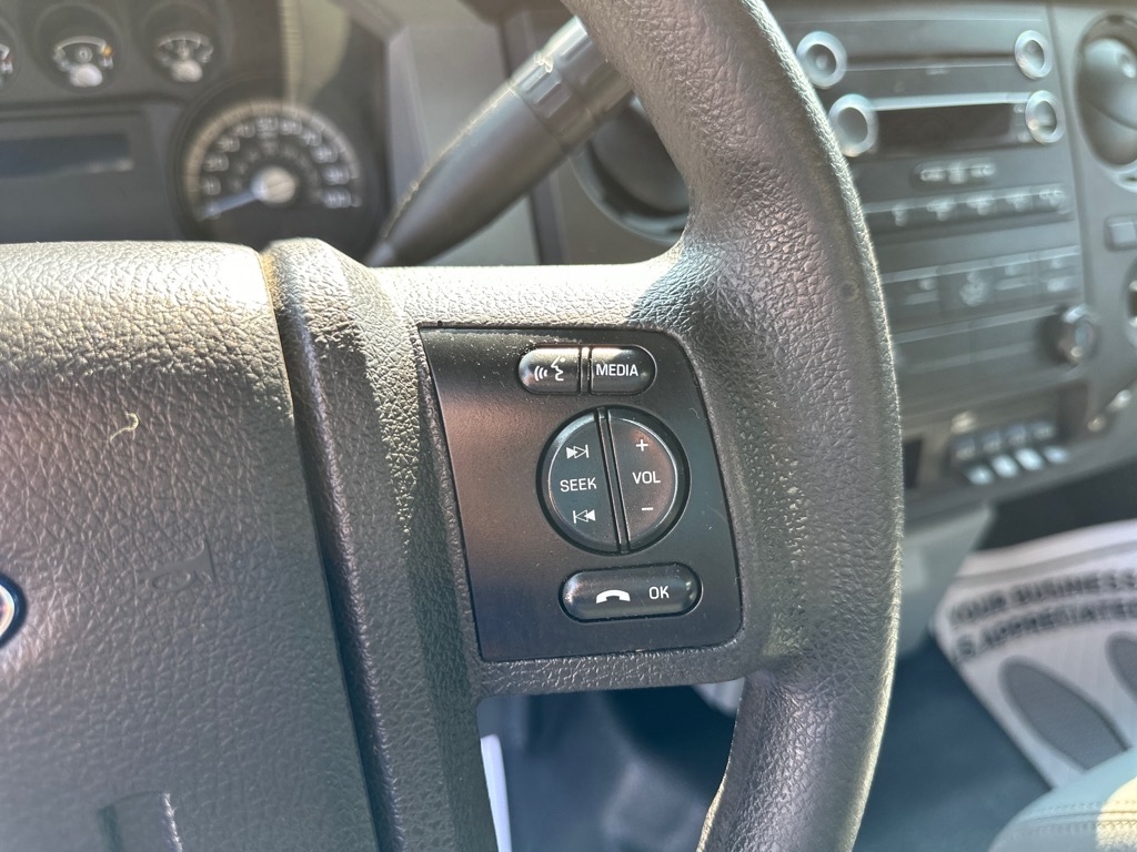 Ford Super Duty F-550 DRW 2WD Reg Cab 141" WB 60" CA XL 2016