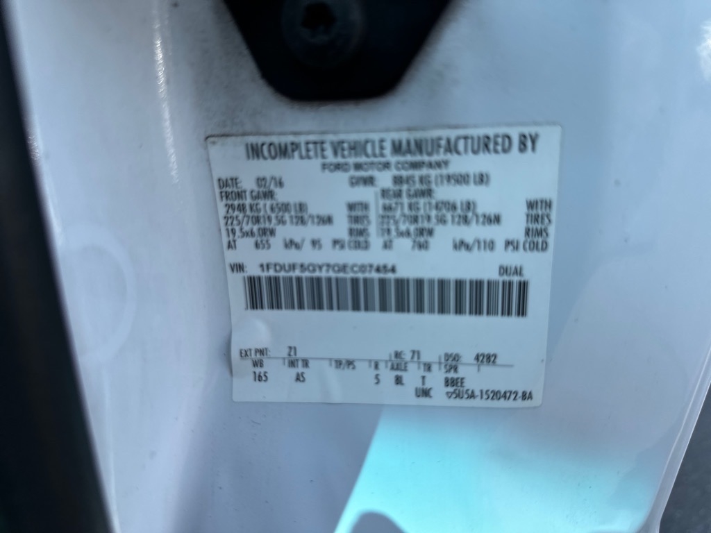 Ford Super Duty F-550 DRW 2WD Reg Cab 141" WB 60" CA XL 2016