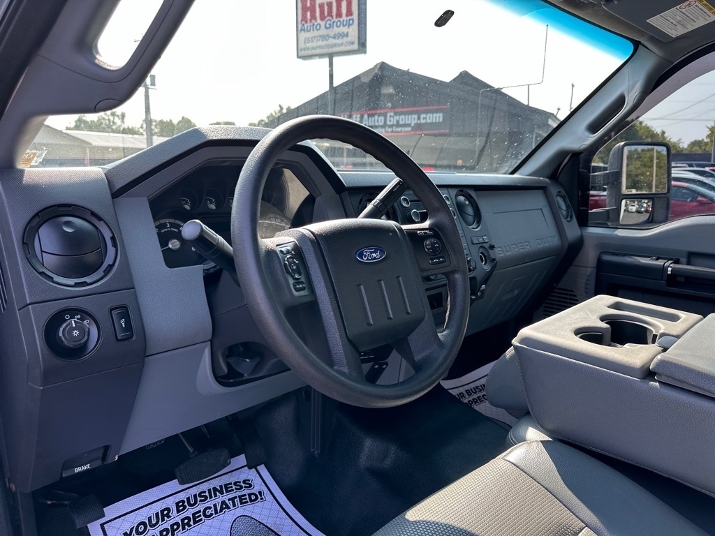 Ford Super Duty F-550 DRW 2WD Reg Cab 141" WB 60" CA XL 2016