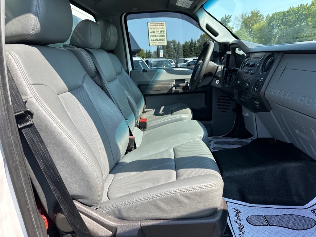 Ford Super Duty F-550 DRW 2WD Reg Cab 141" WB 60" CA XL 2016