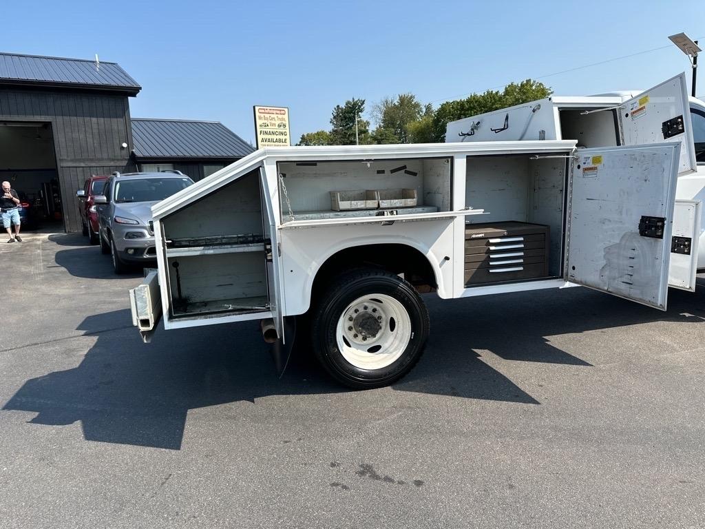 Ford Super Duty F-550 DRW 2WD Reg Cab 141" WB 60" CA XL 2016