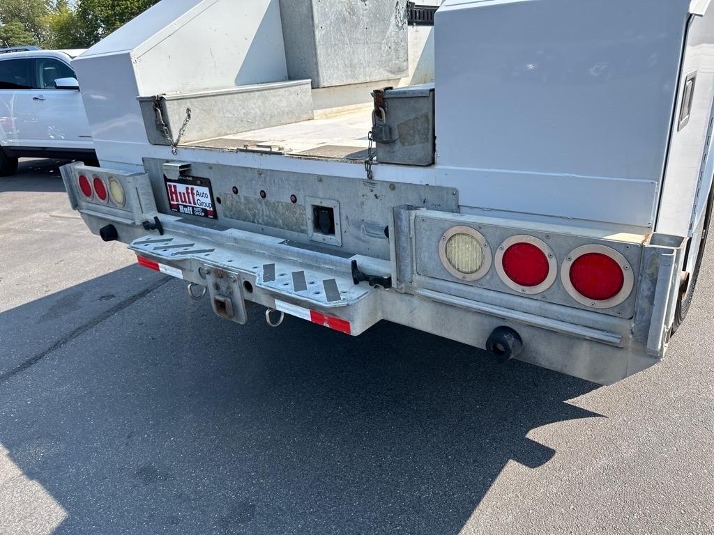 Ford Super Duty F-550 DRW 2WD Reg Cab 141" WB 60" CA XL 2016