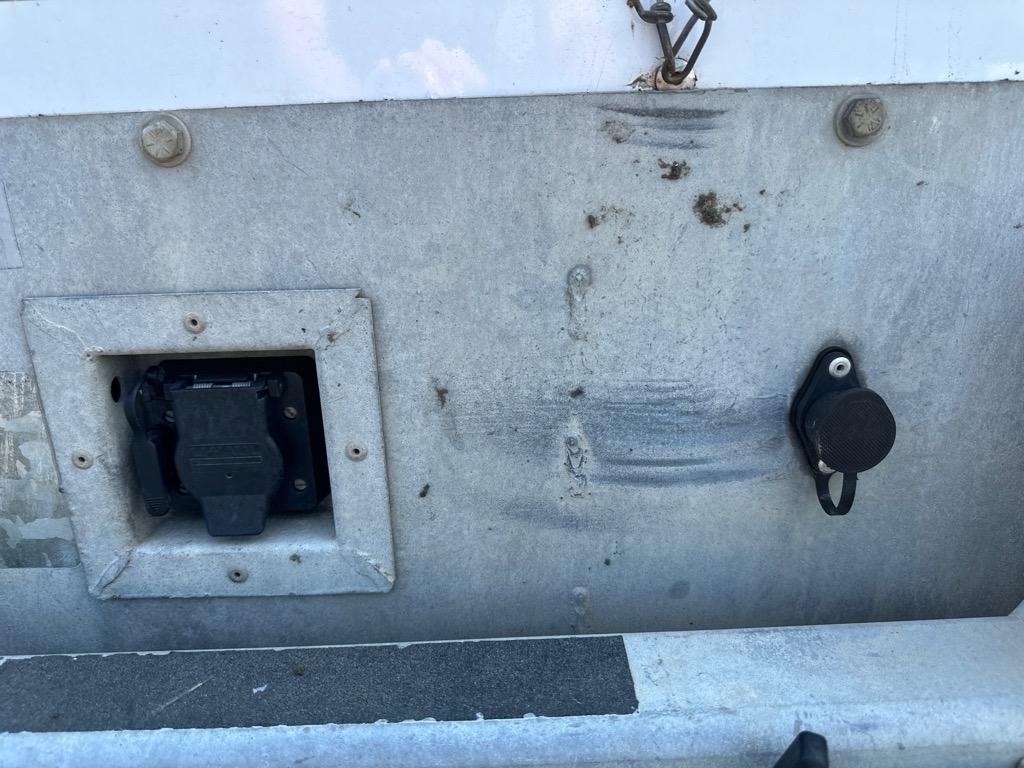 Ford Super Duty F-550 DRW 2WD Reg Cab 141" WB 60" CA XL 2016