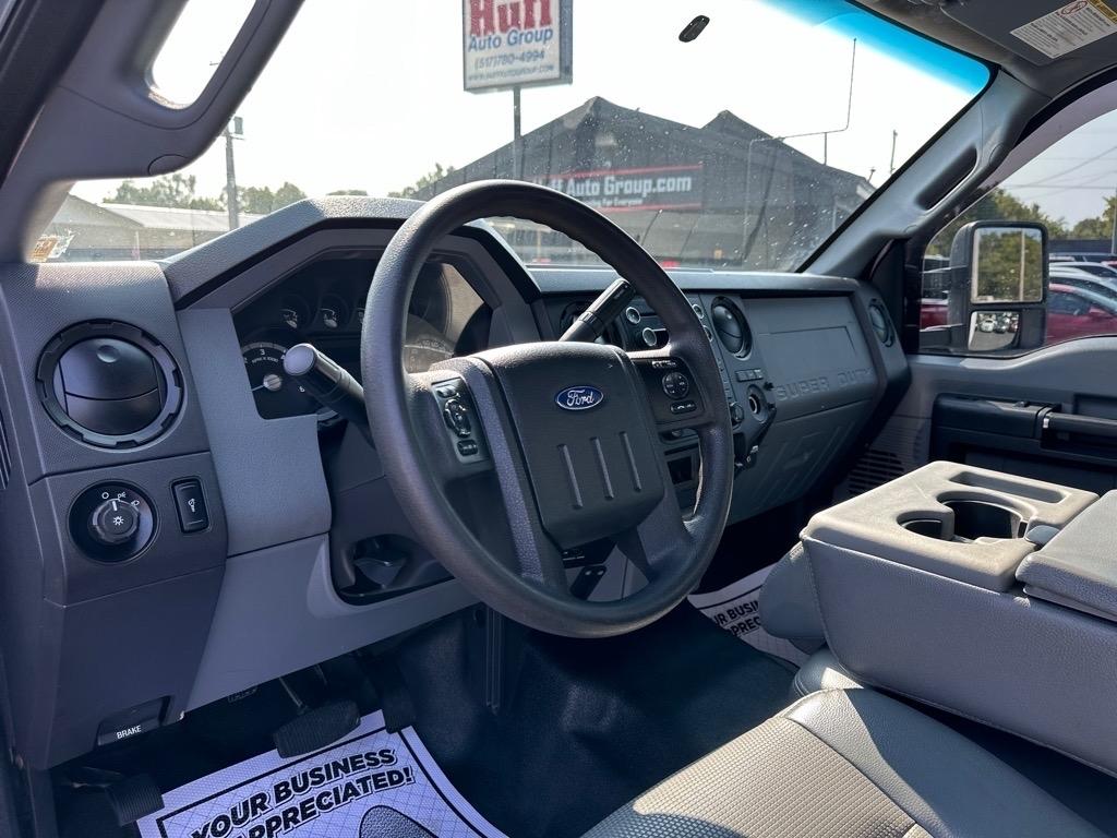 Ford Super Duty F-550 DRW 2WD Reg Cab 141" WB 60" CA XL 2016