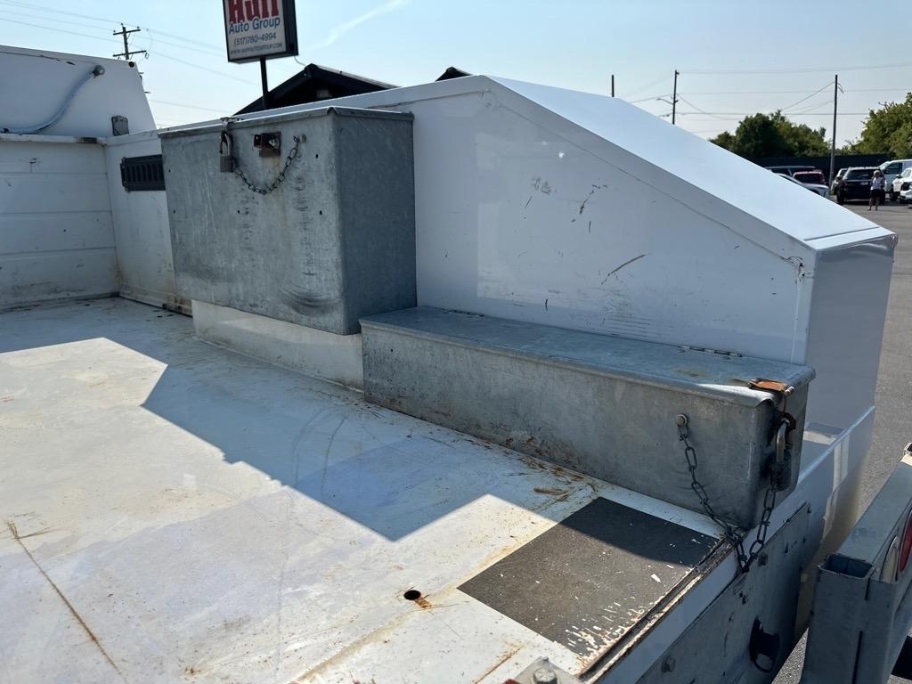 Ford Super Duty F-550 DRW 2WD Reg Cab 141" WB 60" CA XL 2016