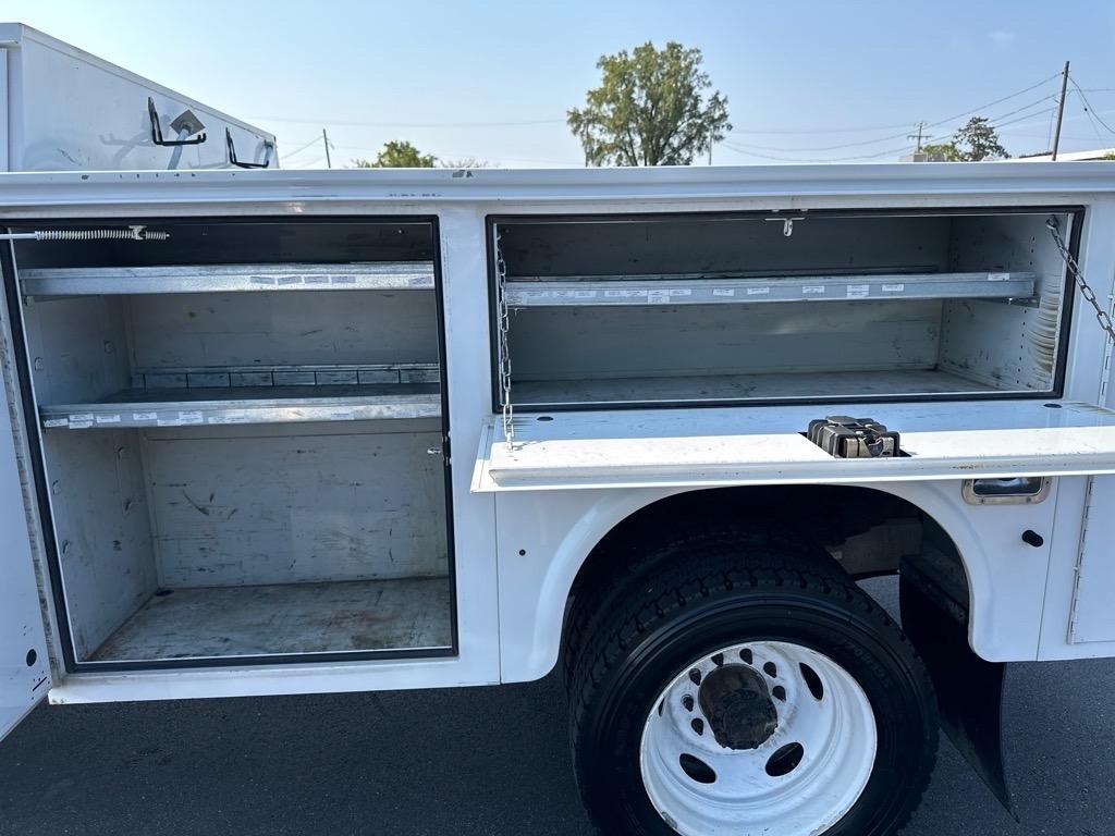 Ford Super Duty F-550 DRW 2WD Reg Cab 141" WB 60" CA XL 2016