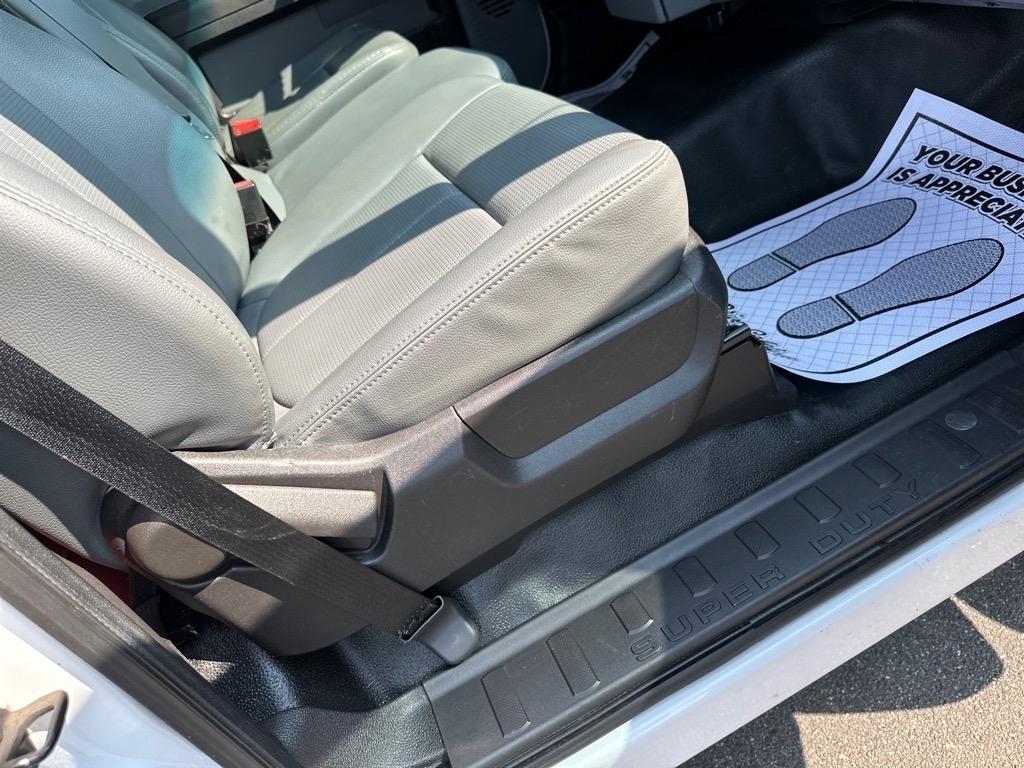 Ford Super Duty F-550 DRW 2WD Reg Cab 141" WB 60" CA XL 2016