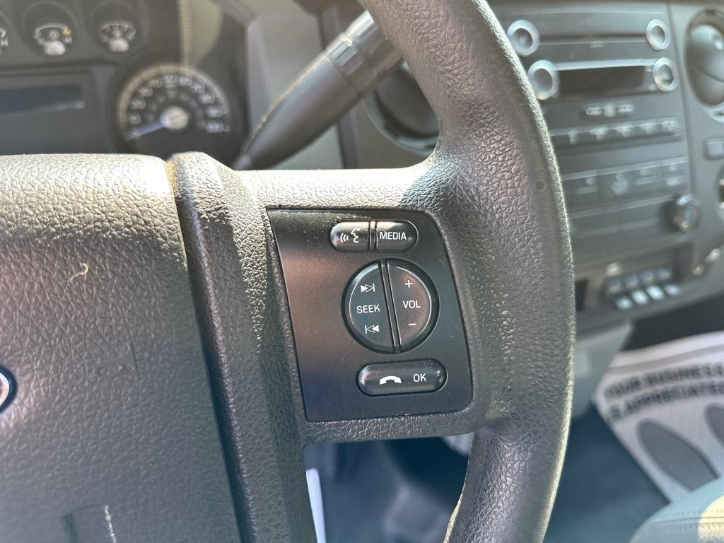 Ford Super Duty F-550 DRW 2WD Reg Cab 141" WB 60" CA XL 2016