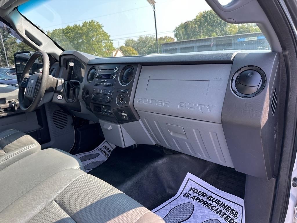 Ford Super Duty F-550 DRW 2WD Reg Cab 141" WB 60" CA XL 2016