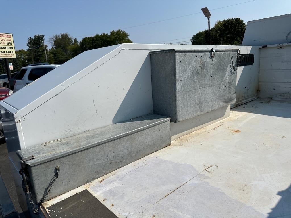 Ford Super Duty F-550 DRW 2WD Reg Cab 141" WB 60" CA XL 2016