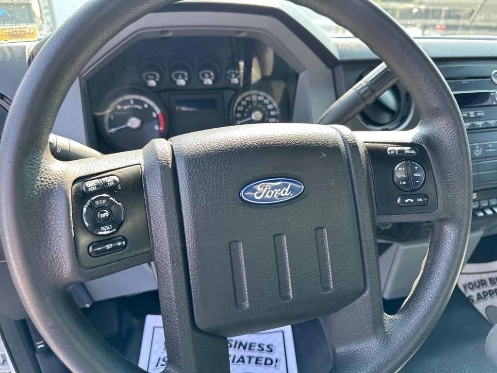 Ford Super Duty F-550 DRW 2WD Reg Cab 141" WB 60" CA XL 2016