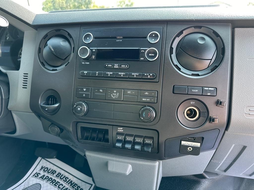 Ford Super Duty F-550 DRW 2WD Reg Cab 141" WB 60" CA XL 2016