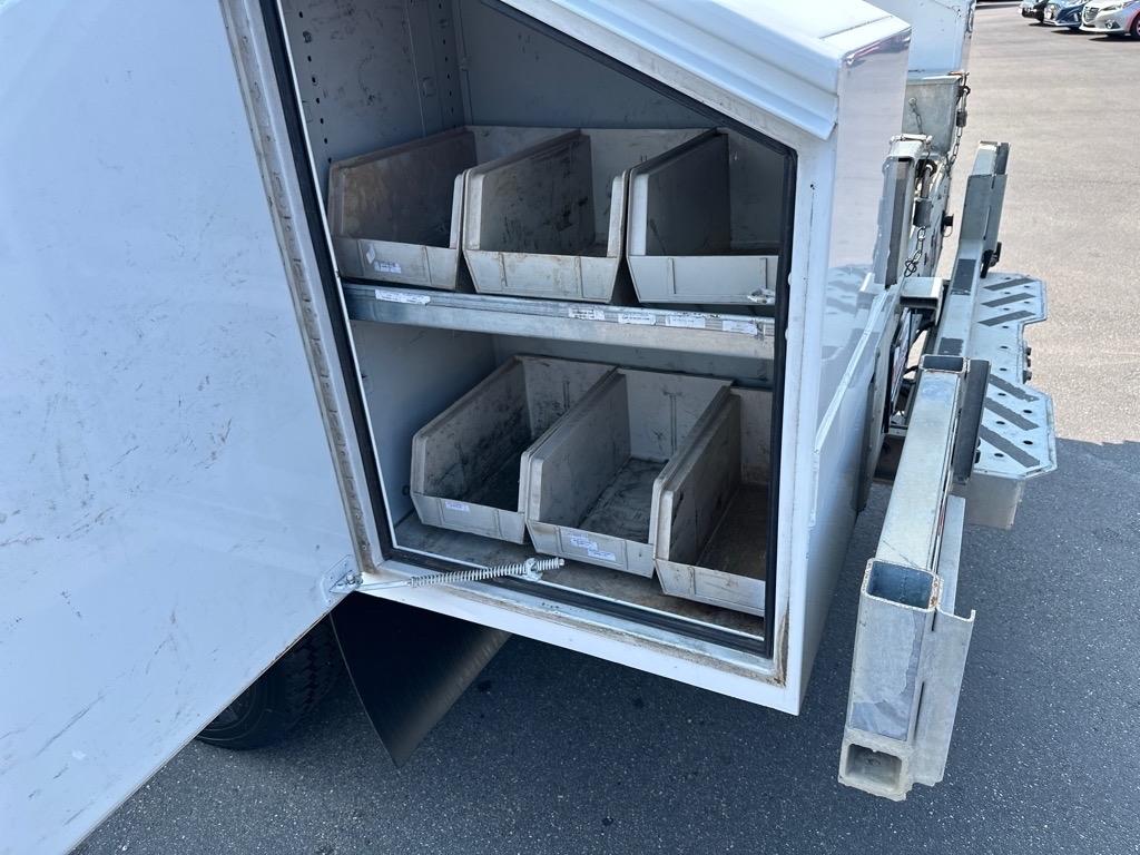 Ford Super Duty F-550 DRW 2WD Reg Cab 141" WB 60" CA XL 2016